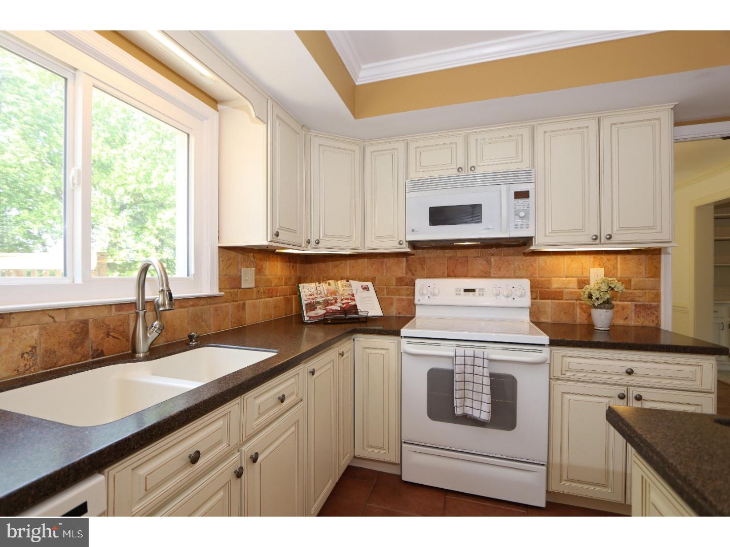 16 Glenloch Way, Malvern, PA 19355 Compass