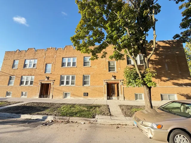 $1,400 | 5842 West Barry Avenue, Unit 2E, Chicago, IL 60634