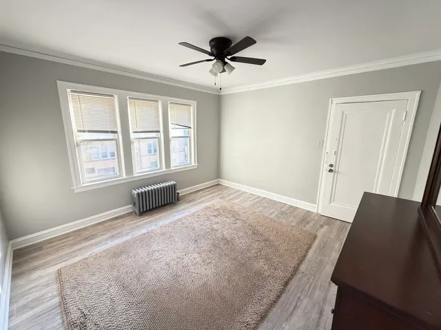 $1,300 | 5842 West Barry Avenue, Unit 2E, Chicago, IL 60634