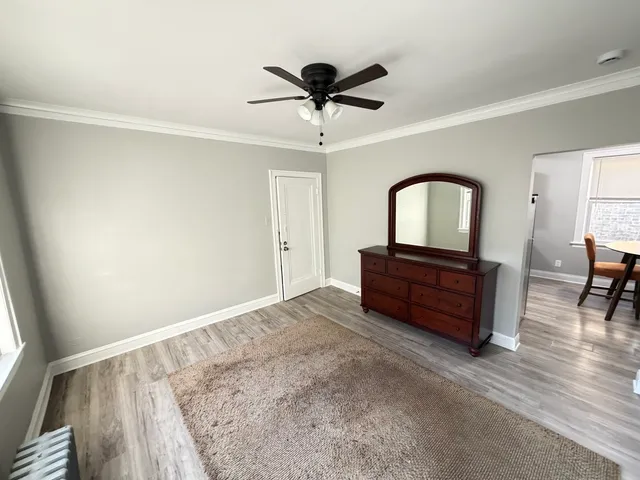 $1,300 | 5842 West Barry Avenue, Unit 2E, Chicago, IL 60634