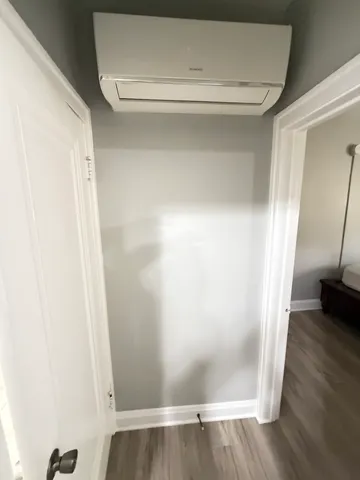 $1,300 | 5842 West Barry Avenue, Unit 2E, Chicago, IL 60634