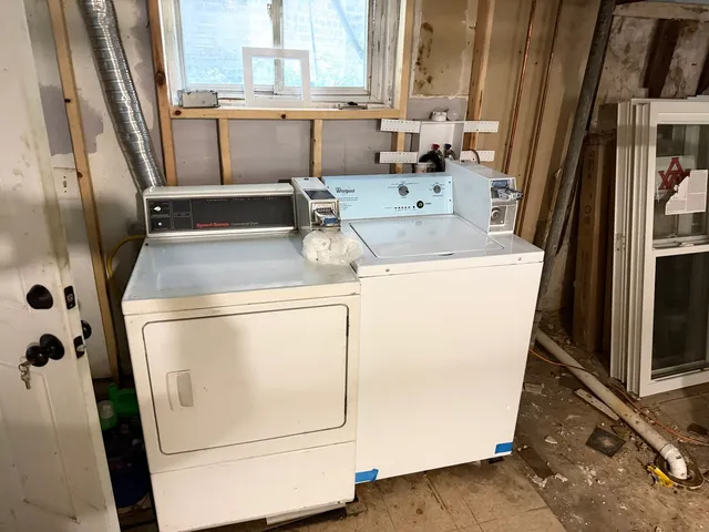 $1,300 | 5842 West Barry Avenue, Unit 2E, Chicago, IL 60634