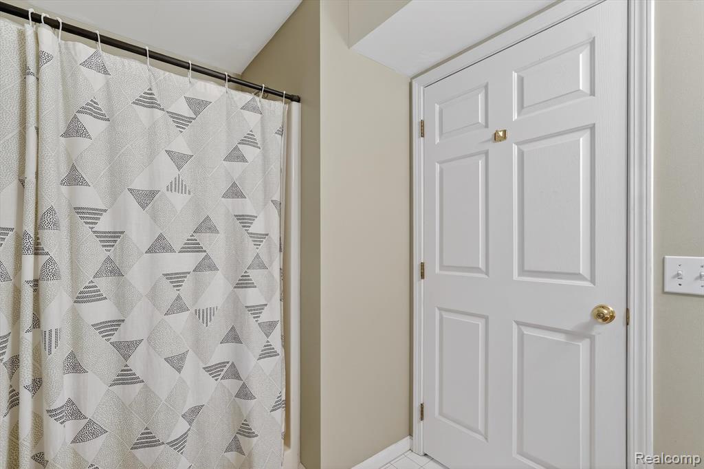 613 Curzon Court, Unit 203 Howell, MI 48843 - Photo 27 of 34 Gallery Image 27