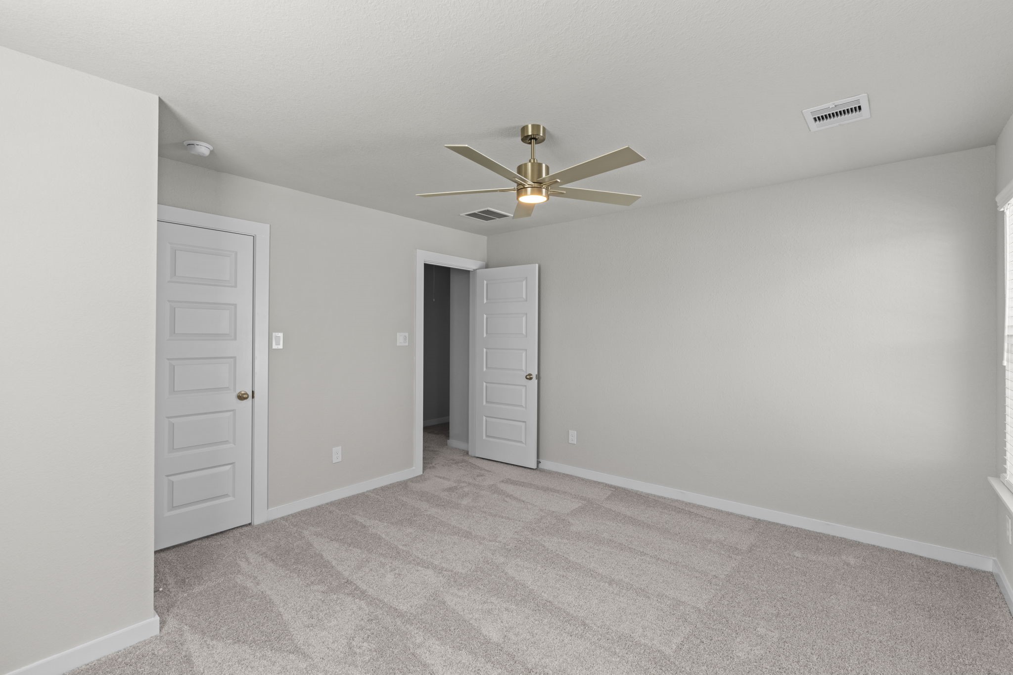 3102 Boulder Ridge Drive Rosenberg, TX 77471 - Photo 26 of 47 an empty room with closet and a ceiling fan