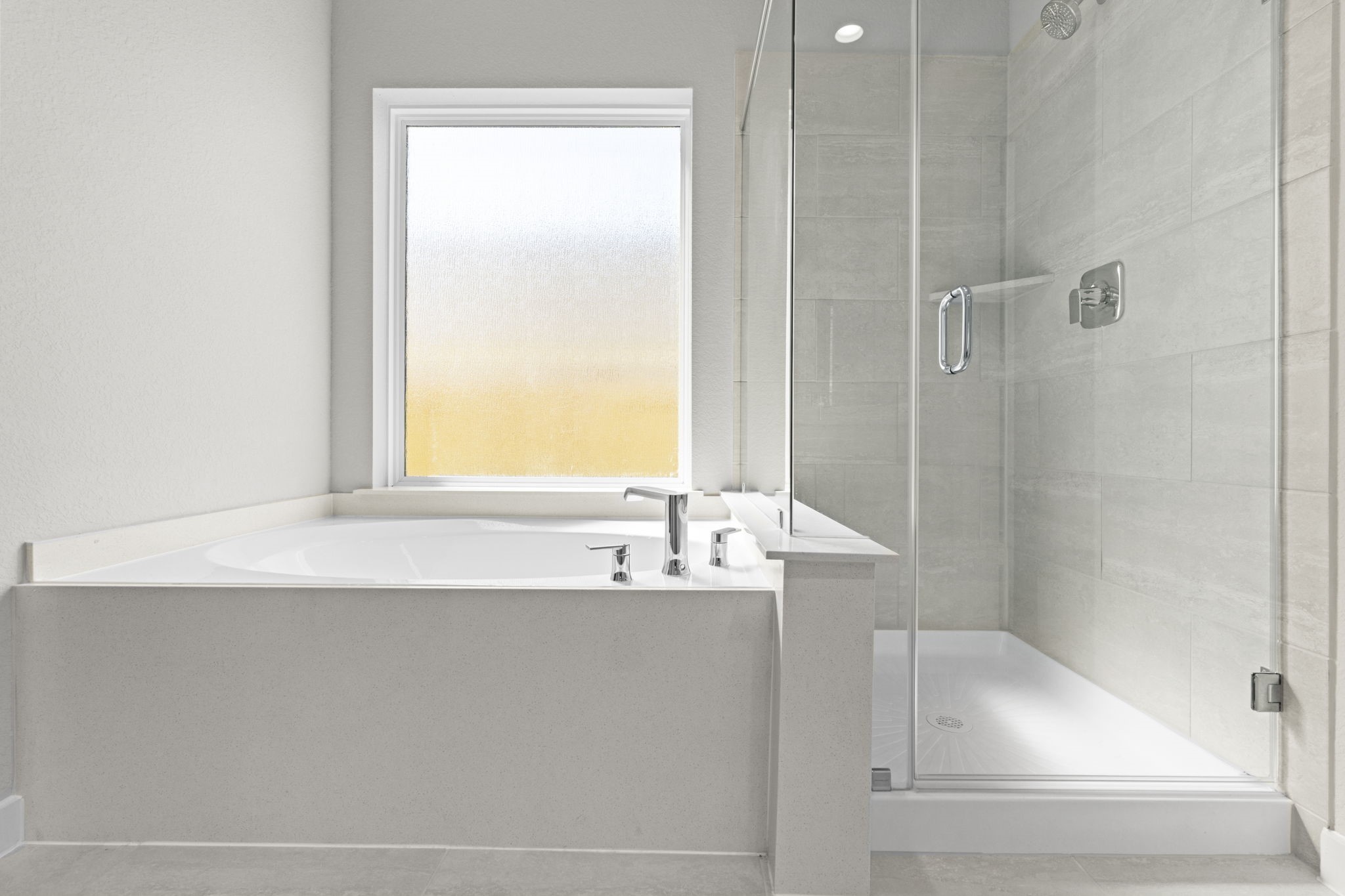 3102 Boulder Ridge Drive Rosenberg, TX 77471 - Photo 32 of 47 a bathroom with a bathtub and a sink