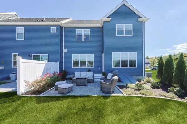 $689,900 | 7 Palmetto Drive, Unit 7, Bellingham, MA 02019