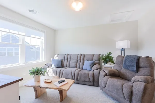 $689,900 | 7 Palmetto Drive, Unit 7, Bellingham, MA 02019