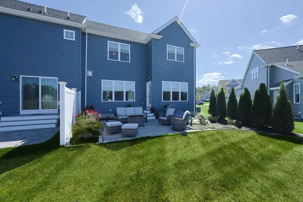 $689,900 | 7 Palmetto Drive, Unit 7, Bellingham, MA 02019