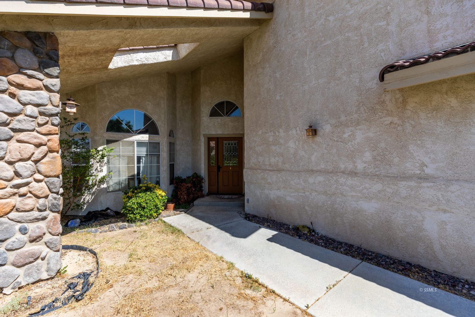 1220 Flora Way Ridgecrest, CA 93555 - Photo 5 of 37