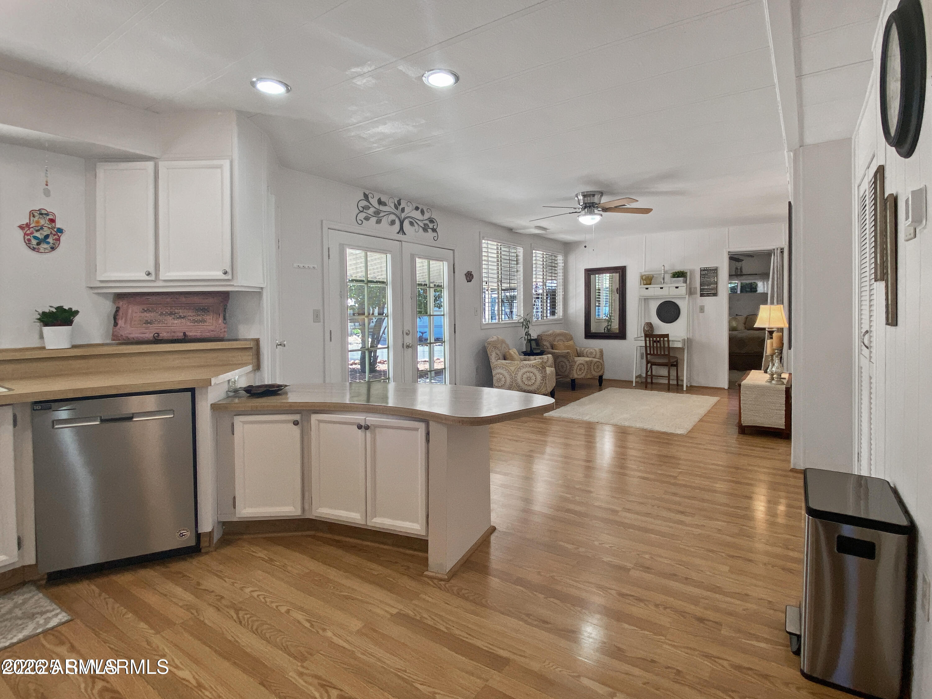 6770 West State Rte 89A, Unit 5 Sedona, AZ 86336 - Photo 6 of 35 Bright and Airy Kitchen