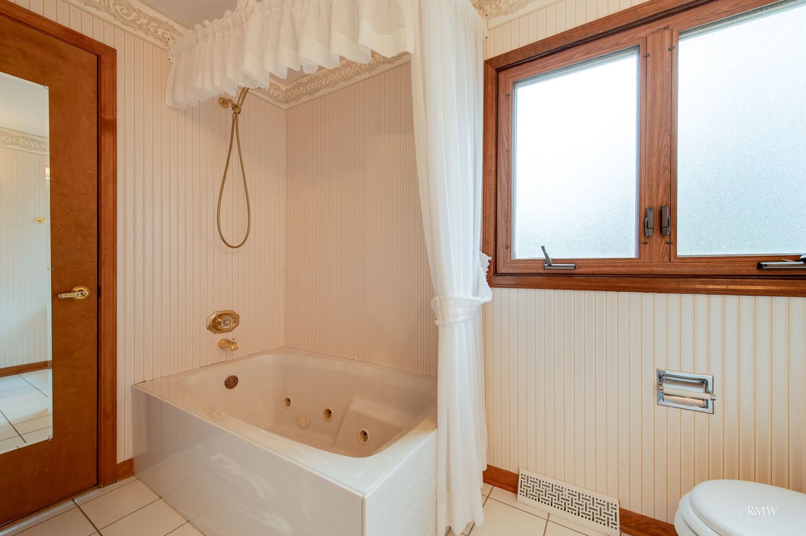 1906 McAdam Road Darien, IL 60561 - Photo 20 of 32 a bathroom with a bath tub and a shower