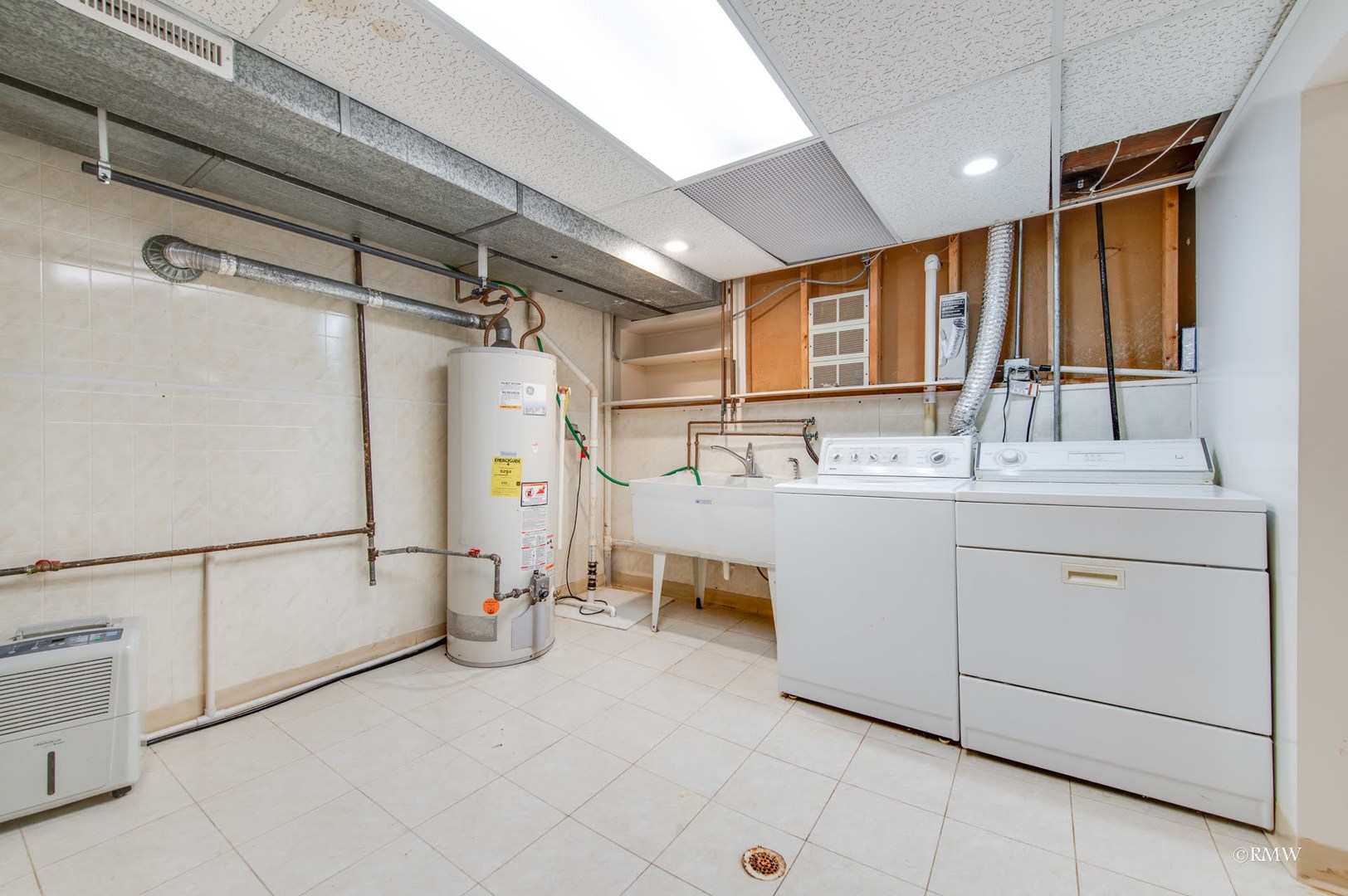 1906 McAdam Road Darien, IL 60561 - Photo 27 of 32 a utility room with cabinets