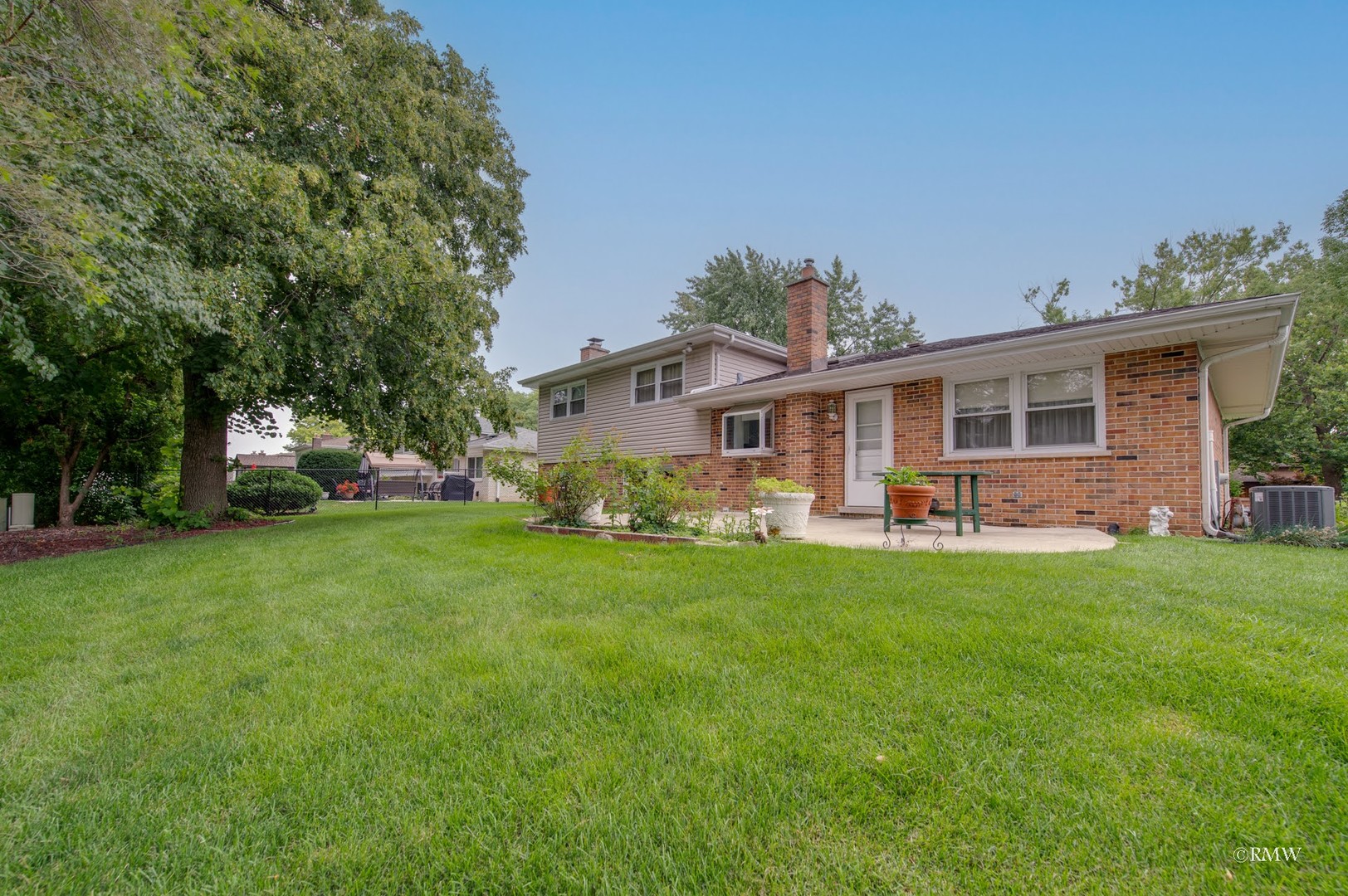1906 McAdam Road Darien, IL 60561 - Photo 28 of 32 a front view of house with yard and green space