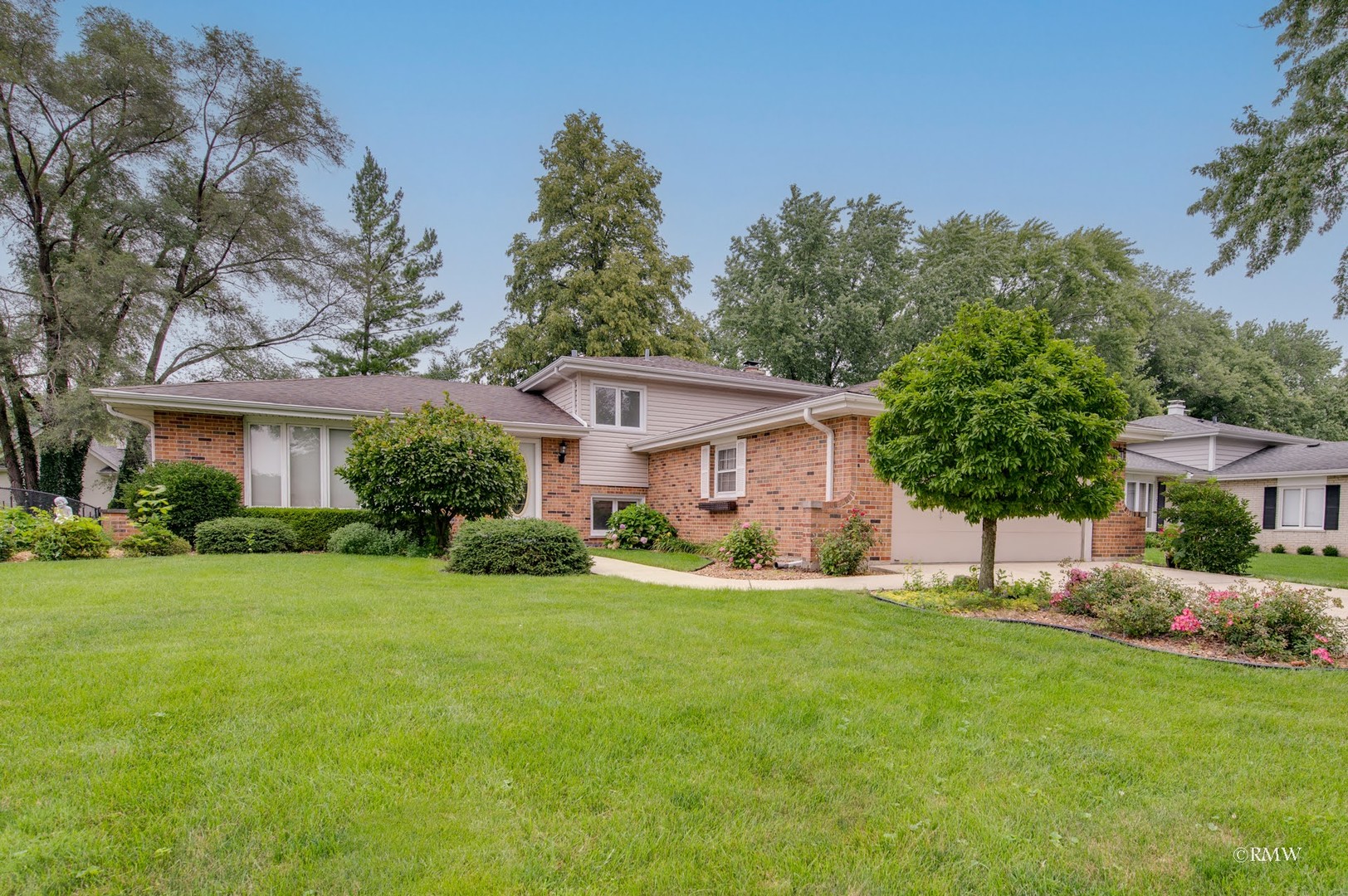 1906 McAdam Road Darien, IL 60561 - Photo 3 of 32 a front view of a house with a garden and yard