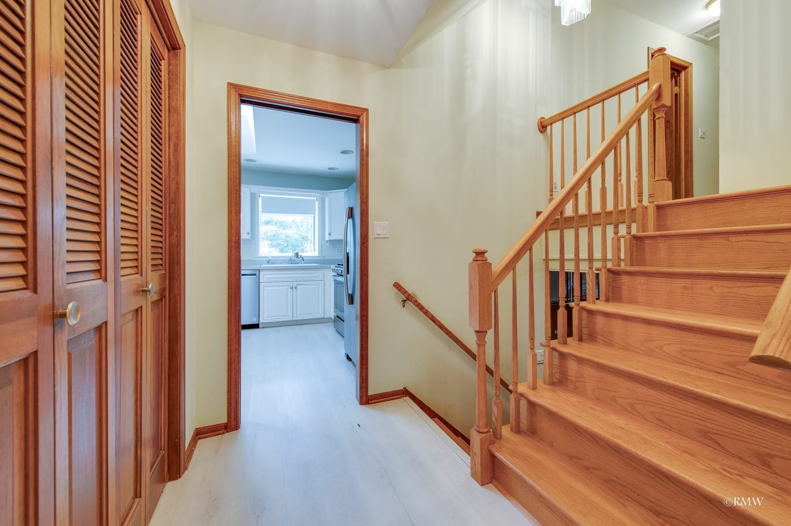 1906 McAdam Road Darien, IL 60561 - Photo 5 of 32 a view of an entryway