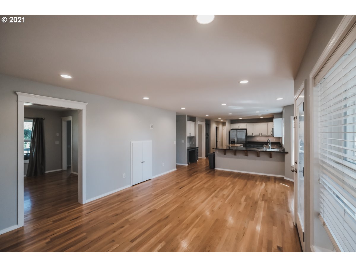 4569 Woods Road Northeast Albany, OR 97321 - Photo 5 of 32 Gallery Image 5