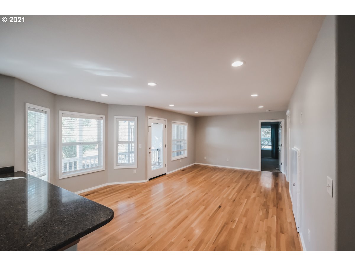 4569 Woods Road Northeast Albany, OR 97321 - Photo 6 of 32 Gallery Image 6