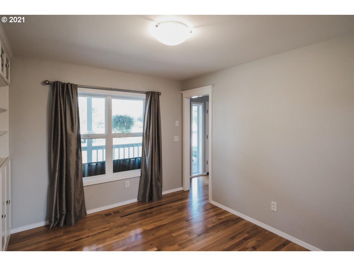 4569 Woods Road Northeast Albany, OR 97321 - Photo 10 of 32 Gallery Image 10