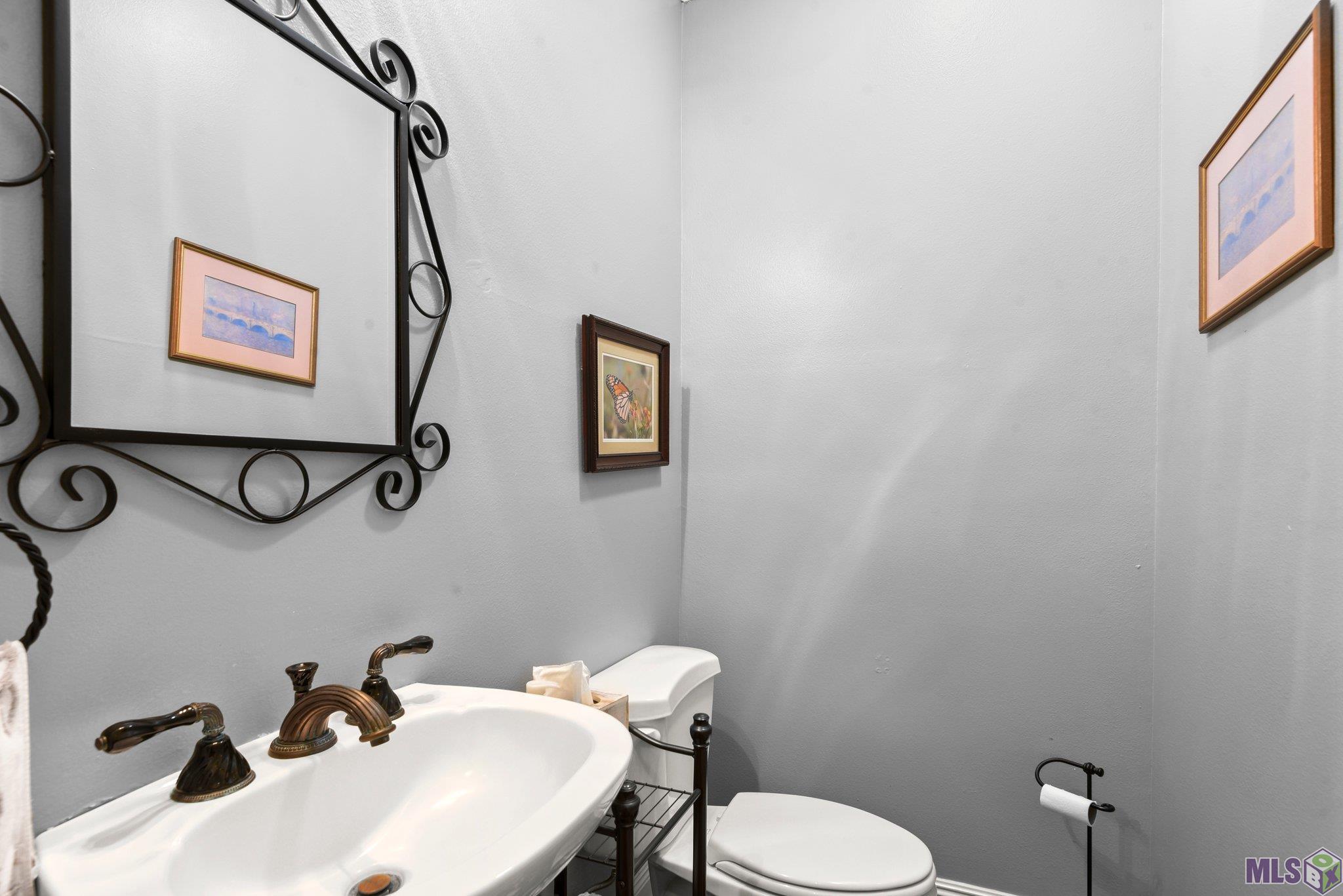 8218 Highland Road Baton Rouge, LA 70808 - Photo 21 of 34 Half Bathroom