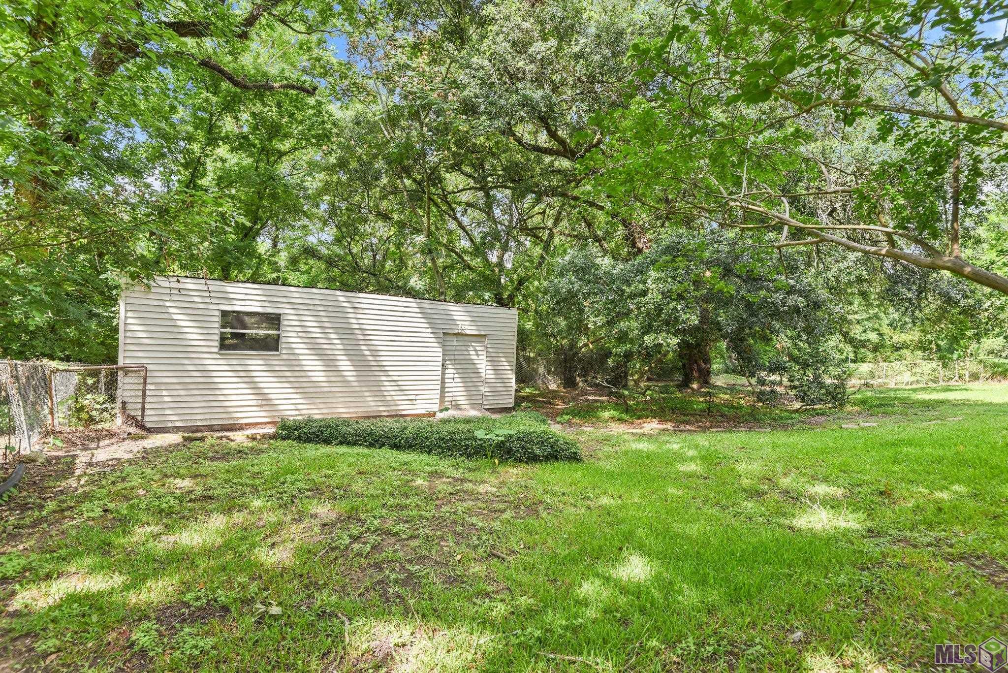8218 Highland Road Baton Rouge, LA 70808 - Photo 32 of 34 Shed that was used by 4H Club