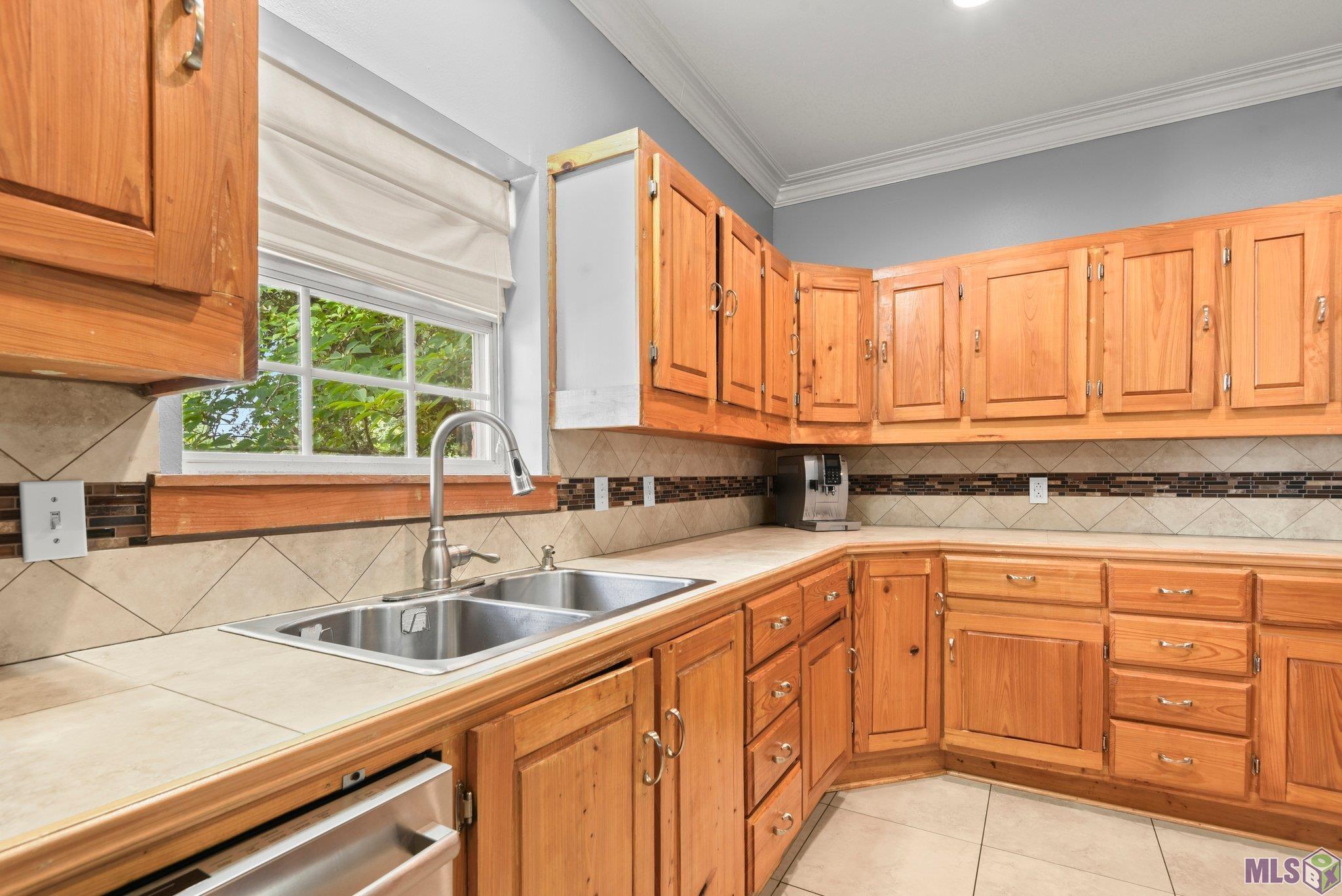 8218 Highland Road Baton Rouge, LA 70808 - Photo 9 of 34 Custom Cypress Cabinets