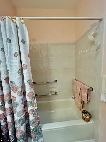 $525,000 | 14 Gascony Circle, Manchester Township, NJ 08759