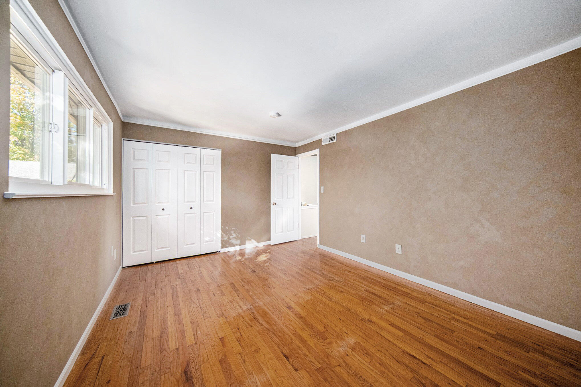 3342 Williamsburg Road Ann Arbor, MI 48108 - Photo 15 of 31 1st bedroom