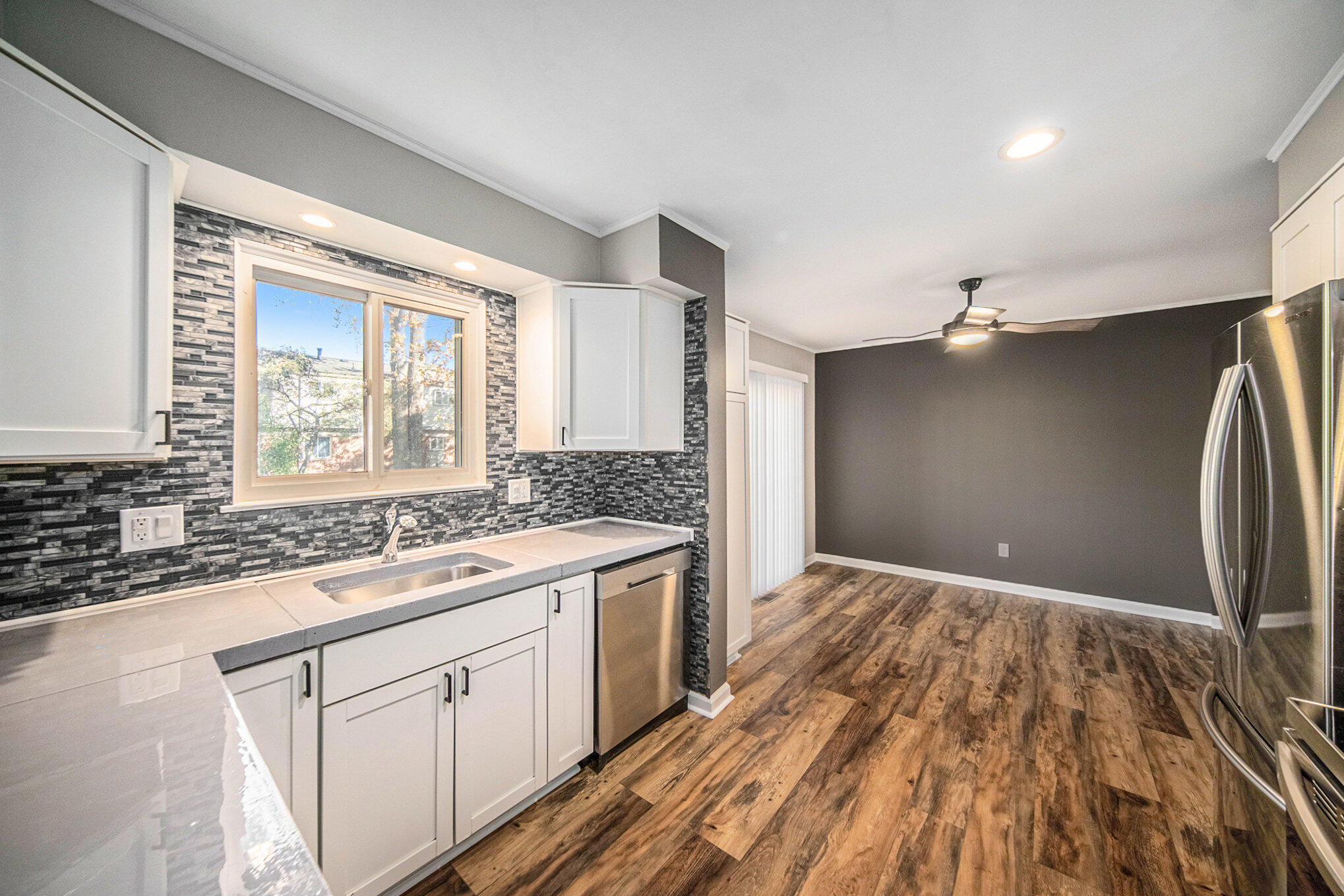 3342 Williamsburg Road Ann Arbor, MI 48108 - Photo 10 of 31 Kitchen facing back yard