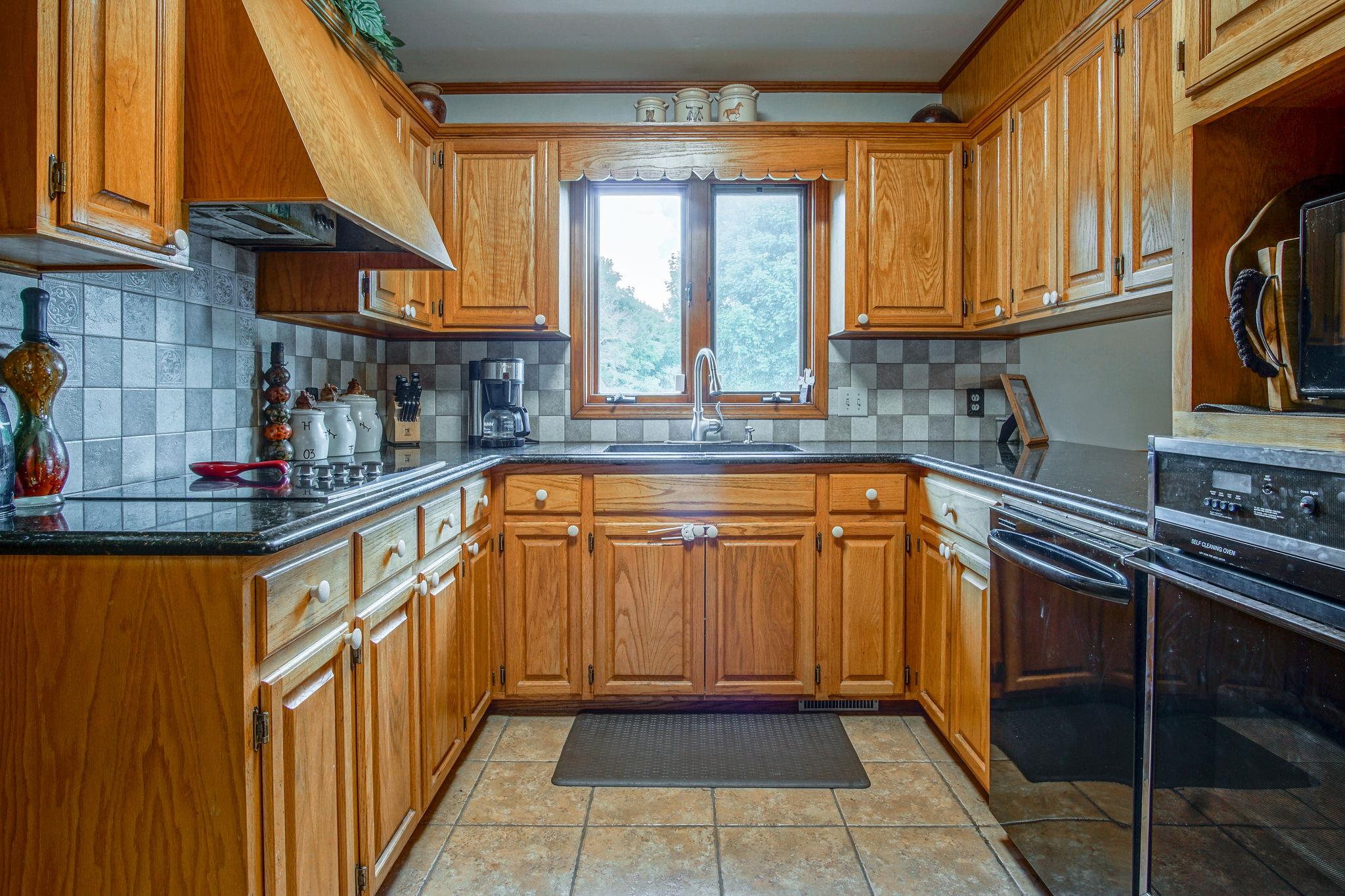 1035 Cheek Road Lewisburg, TN 37091 - Photo 19 of 30 Kitchen with tile. Appliances stay!