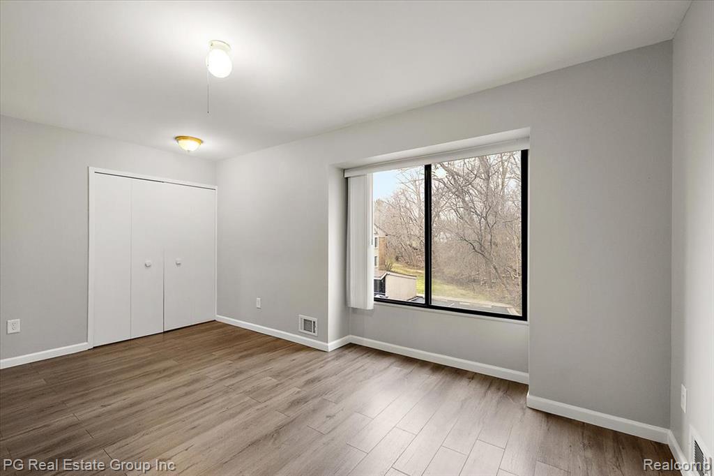 1432 Oakbrook Rochester Hills Rochester, MI 48307 - Photo 20 of 34