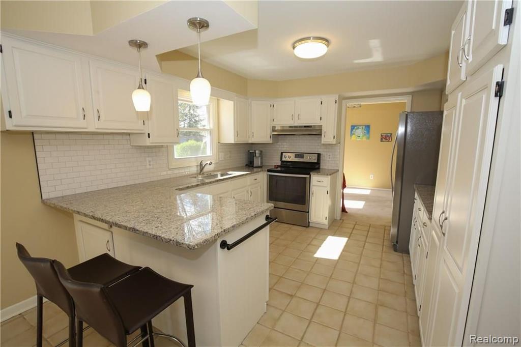925 Bridgestone Drive Rochester Hills, MI 48309 - Photo 19 of 54