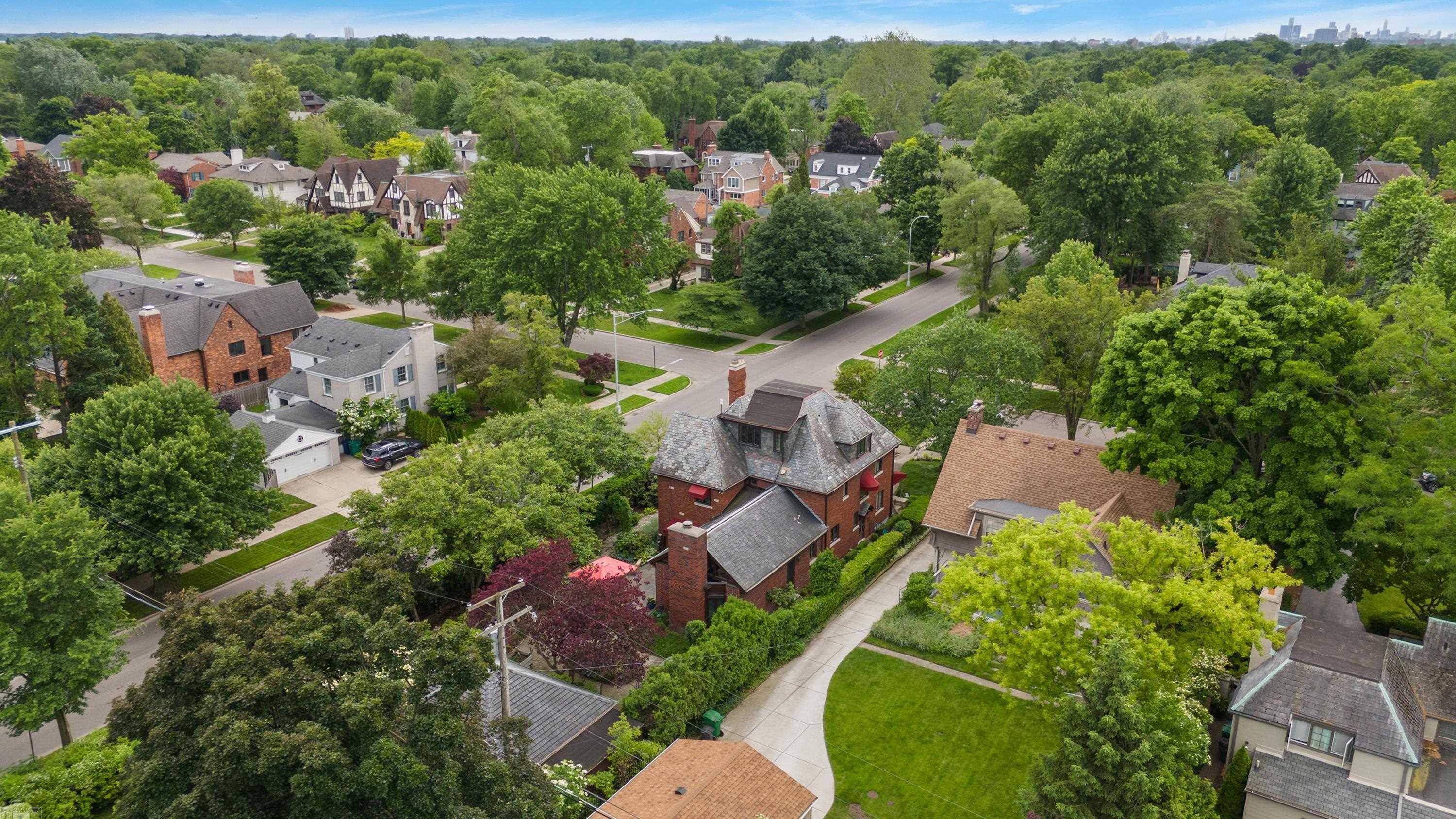 1104 Yorkshire Road Grosse Pointe, MI 48230 - Photo 65 of 69 50144876-fcf24aa4-10b0-4bb9-8bc2-c1939a90297f.JPG