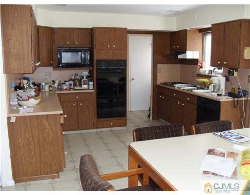 25 Academic Road East Brunswick, NJ 08816 - Photo 3 of 12 Gallery Image 3