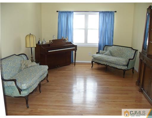 25 Academic Road East Brunswick, NJ 08816 - Photo 5 of 12 Gallery Image 5