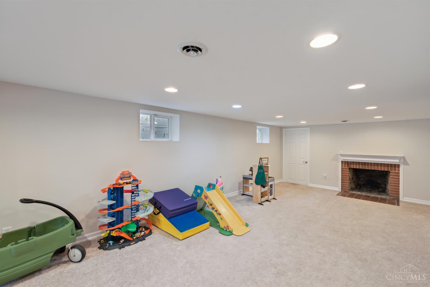 554 Reily Road Cincinnati, OH 45215 - Photo 20 of 27
