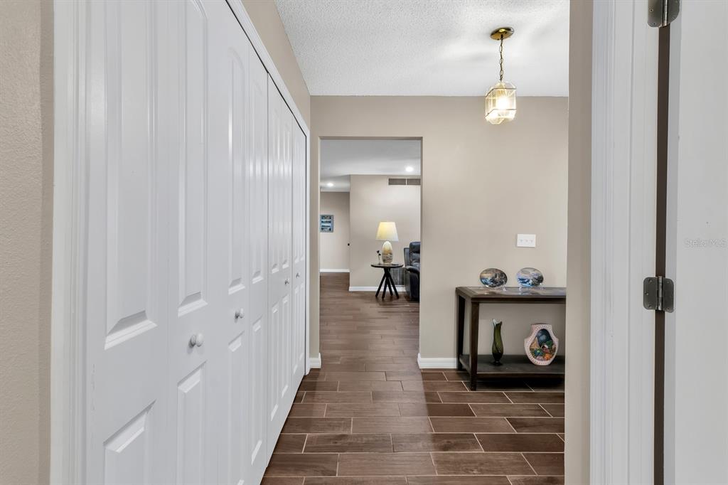 619 Little Wekiva Road Altamonte Springs, FL 32714 - Photo 5 of 35 Foyer