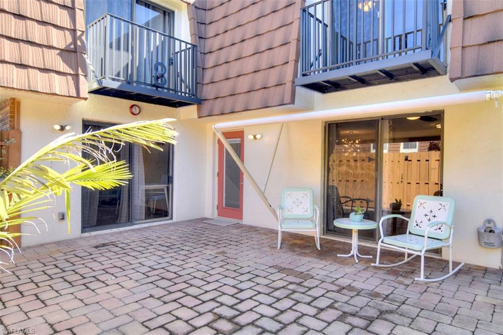1468 Park Shore Circle, Unit 4 Fort Myers, FL 33901 - Photo 3 of 32 a view of a chairs with table in kitchen