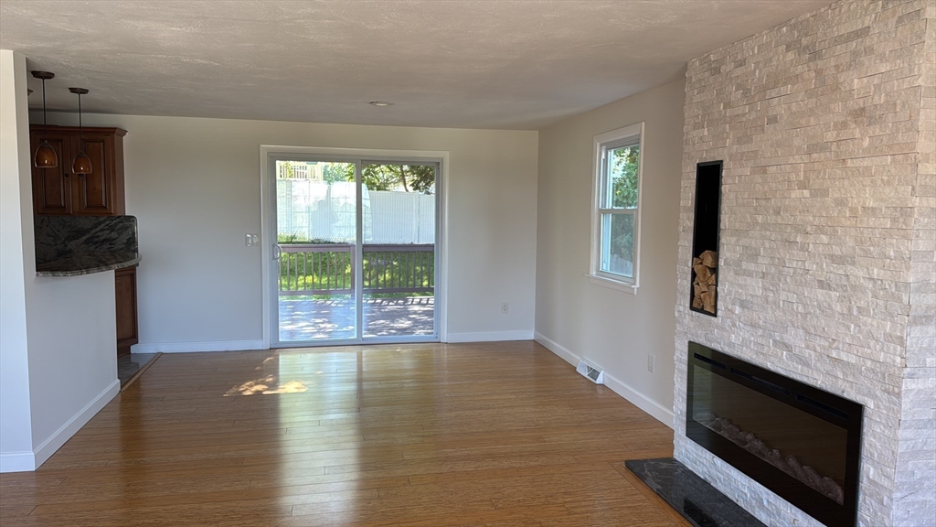 39 Westport Road Worcester, MA 01605 - Photo 9 of 40
