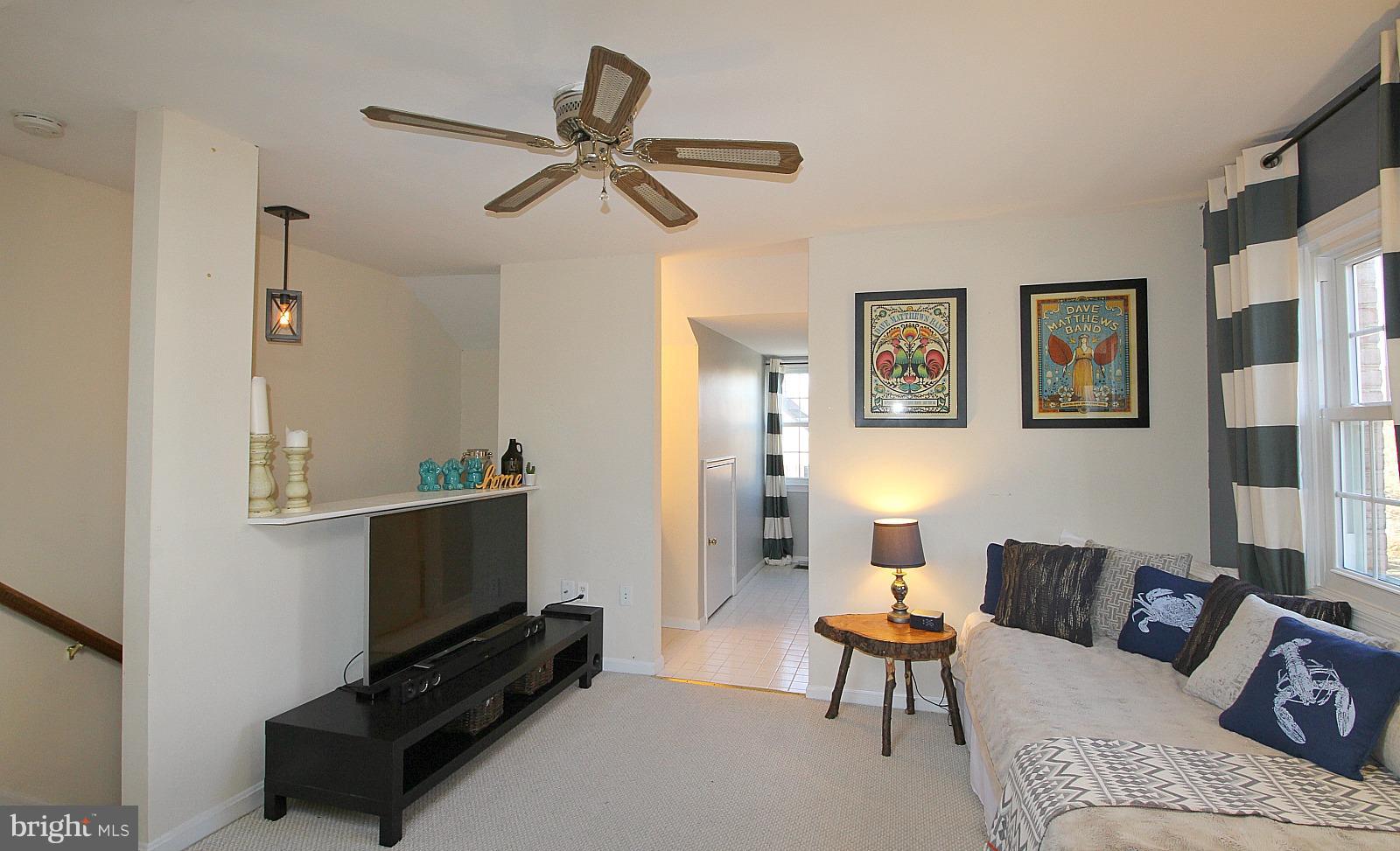 424 West Glebe Road Alexandria, VA 22305 - Photo 18 of 24 3rd level bedroom/den with open design!