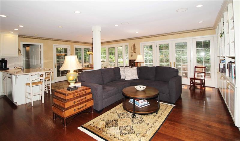 604 Harrogate Road Pittsburgh, PA 15241 - Photo 4 of 22 Gallery Image 4