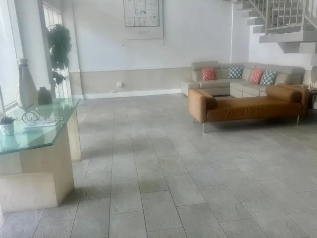 $189,000 | 488 Northwest 165th Street, Unit B512, Miami, FL 33169