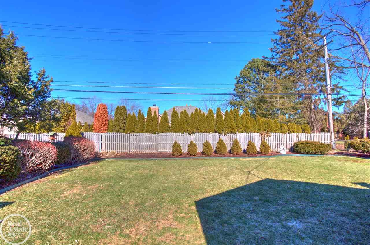 974 North Renaud Road Grosse Pointe, MI 48236 - Photo 15 of 50 31340709-14.JPG