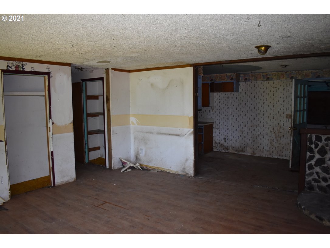 69904 Stage Road North Bend, OR 97459 - Photo 7 of 23 Gallery Image 7