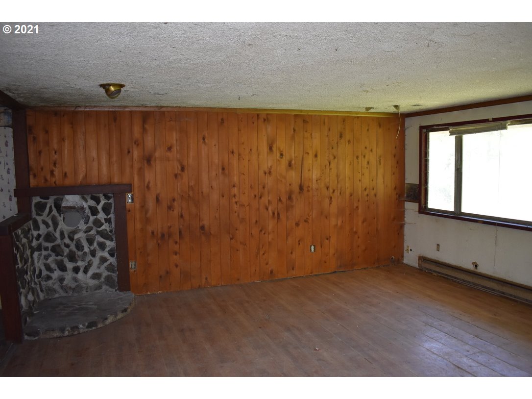 69904 Stage Road North Bend, OR 97459 - Photo 8 of 23 Gallery Image 8