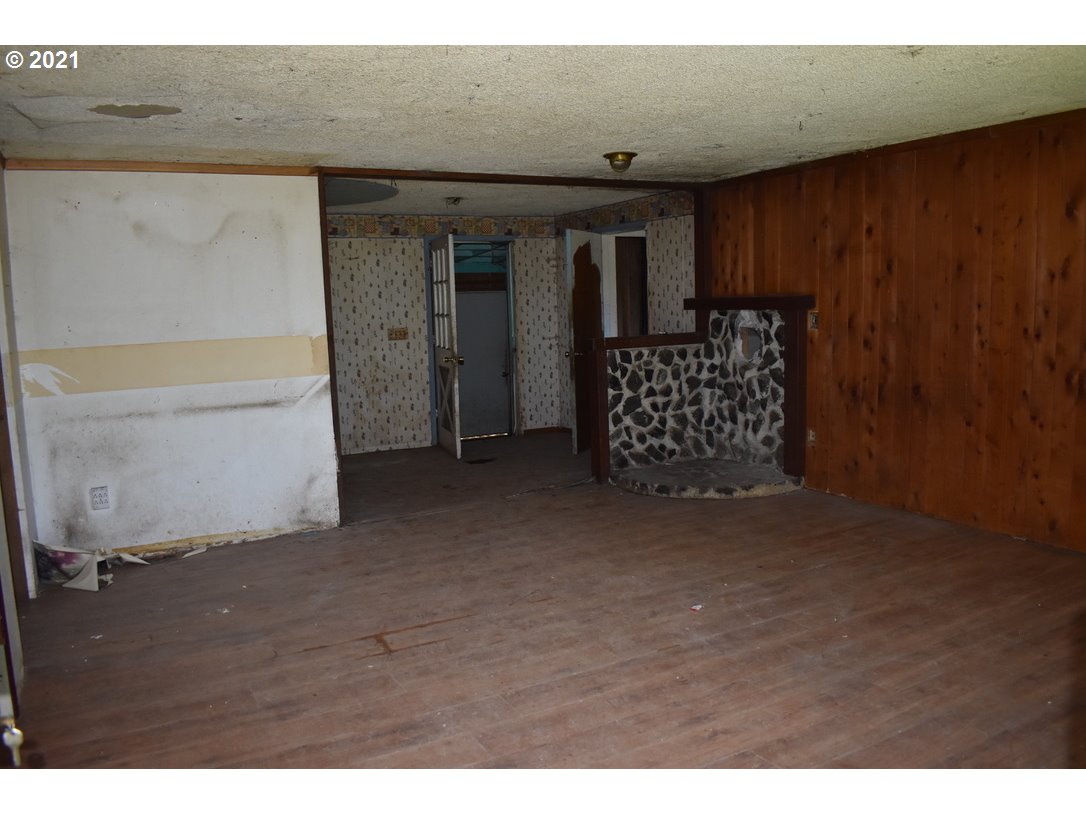 69904 Stage Road North Bend, OR 97459 - Photo 9 of 23 Gallery Image 9