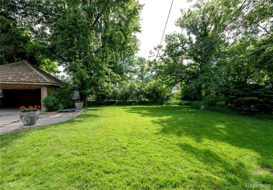 1008 Devonshire Road Grosse Pointe, MI 48230 - Photo 5 of 35 1008Devonshire-109.jpg