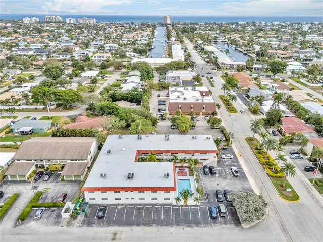 $1,950 | 2201 Northeast 36th Street, Unit 205, Lighthouse Point, FL 33064