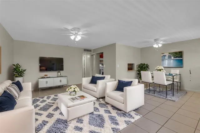 $1,950 | 2201 Northeast 36th Street, Unit 205, Lighthouse Point, FL 33064