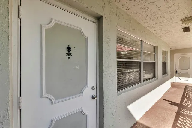 $1,950 | 2201 Northeast 36th Street, Unit 205, Lighthouse Point, FL 33064