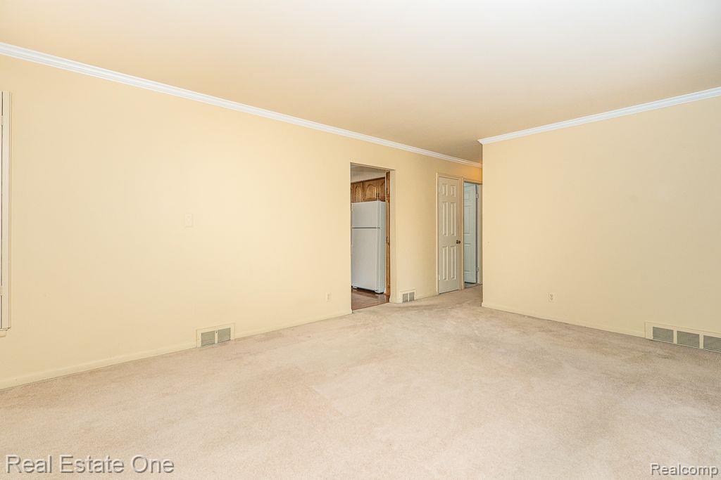 1366 Maple Drive Rochester, MI 48307 - Photo 5 of 34